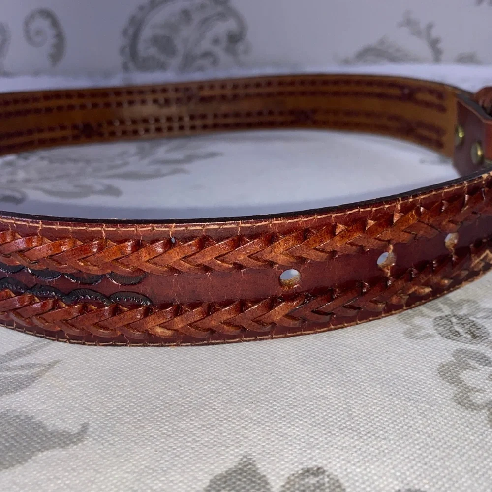 Vintage tooled Belt Cowhide Leather Hand Laced Bonded Made In‎ Haiti Size 30